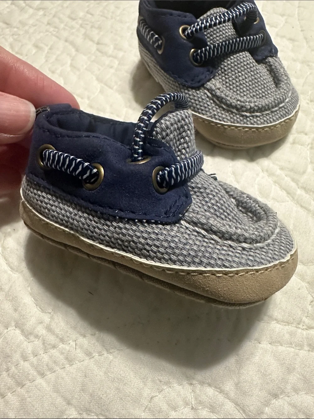 0275 Carter's Navy and Gray Textured Baby Boat Shoes size Newborn